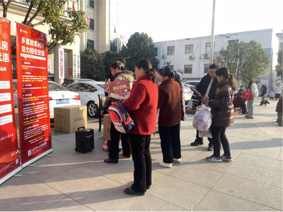 1735635931648659.png 中荊置業(yè)前往團林鎮(zhèn)開展“安居工程”政策宣講及中荊學(xué)府項目宣傳活動252.png